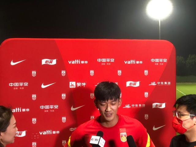 kaiyun-颜骏凌带10副手套征战12强赛：物质心理都做好准备