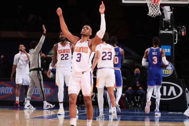 Chris-Paul-celebrates-as-Suns-beat-Knicks..jpg